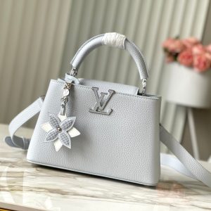 Louis Vuitton Capucines 1:1 Replica Handtas – Premium Kwaliteit in Grijsblauw 1107539753 - front view